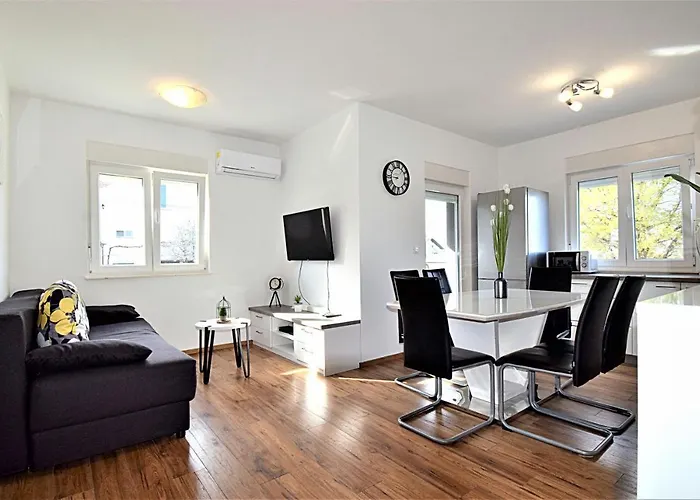 Maris Apartment